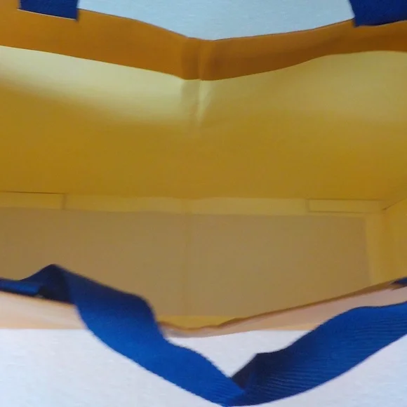 Louis Vuitton Medium Bag - Picture 4 of 7